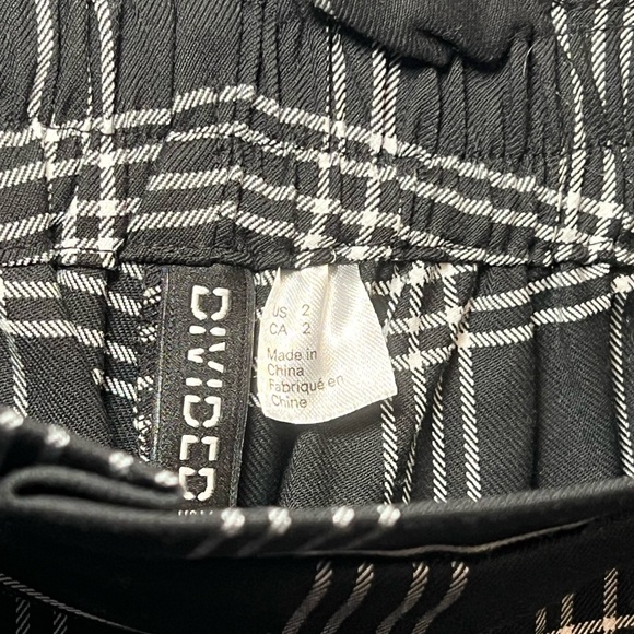 H&M Divided Plaid Paper bag pants - Picture 3 of 3
